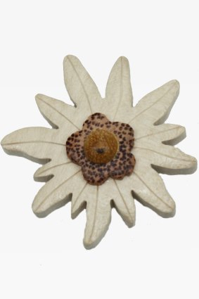 Wooden magnet edelweiss (6)