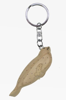 Wooden keychain spotted seal (6)