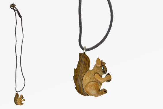 Necklace wooden squirrel (12)