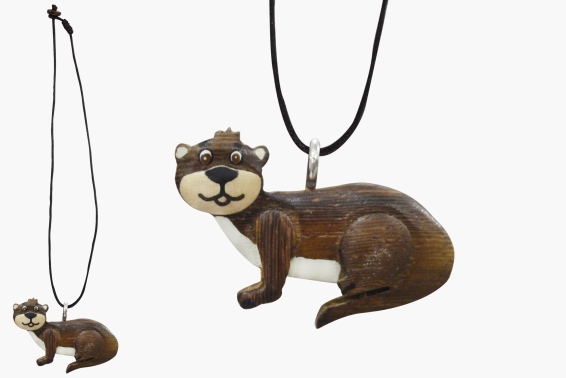 Necklace wooden otter (12)