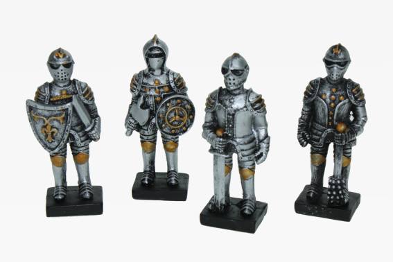 Poly knight 4 assorted height 8 cm  (12)