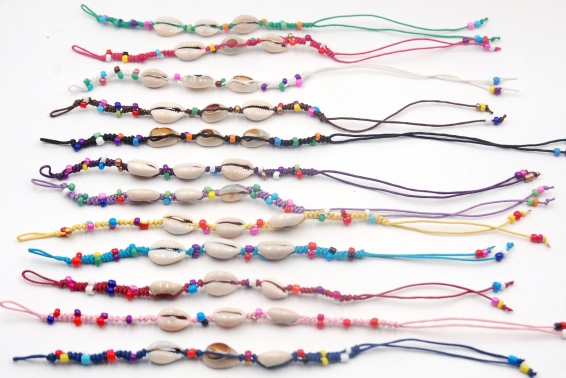 Bracelet with shells 12 assorted (96)